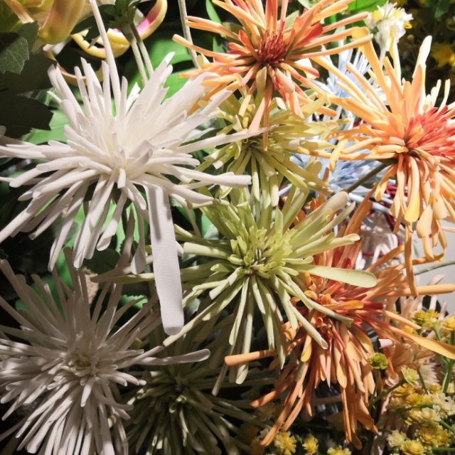 Yiwu good goods colorful simulation flower manufacturers direct sales wedding site decoration simulation flower 3 head chrysanthemum wedding decoration home layout soft crab claw chrysanthemum simulation flower simulation green plants thumbnail