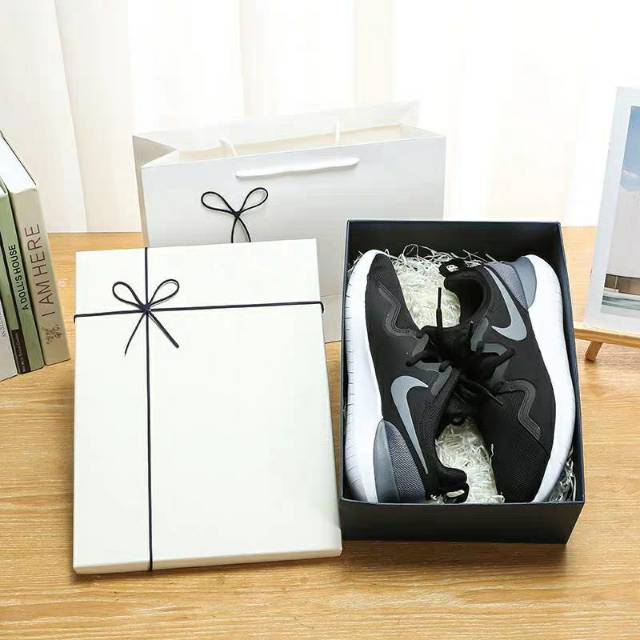 Jewelry bag, ins empty box, retro hard paper box, white scarf box packaging, gift box, simple colored light, flat details Picture