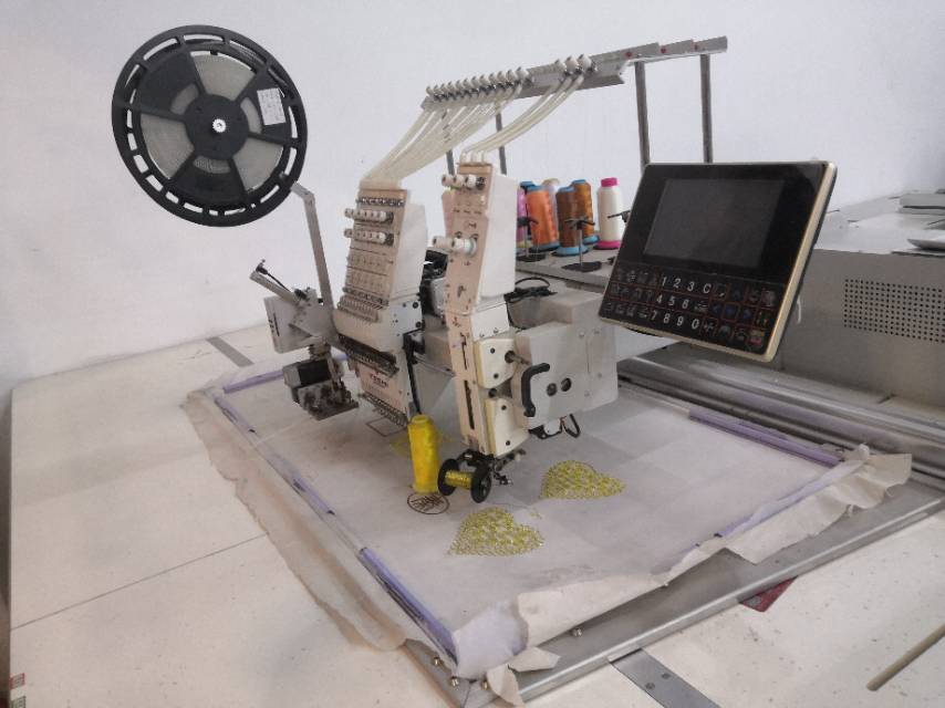 Single-head multi-functional embroidery machine with hot drilling Specification image