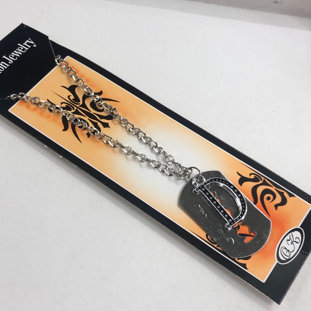 New European and American trend letter pendant necklace, high-end necklace, elegant, fashionable, simple and environmentally friendly necklace