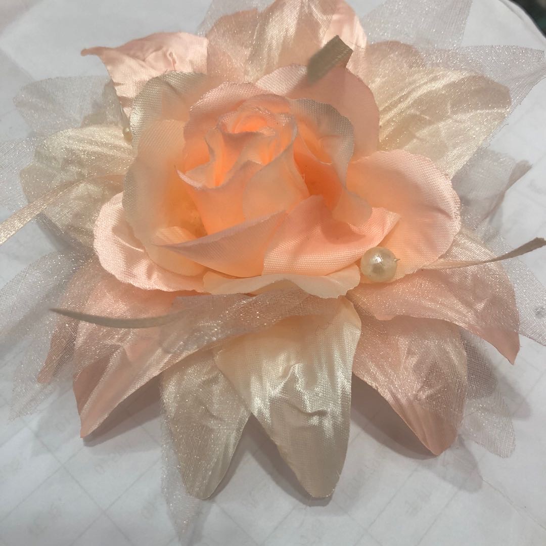 Factory direct sales of wedding supplies, wedding car decorations, creative corsages details Picture