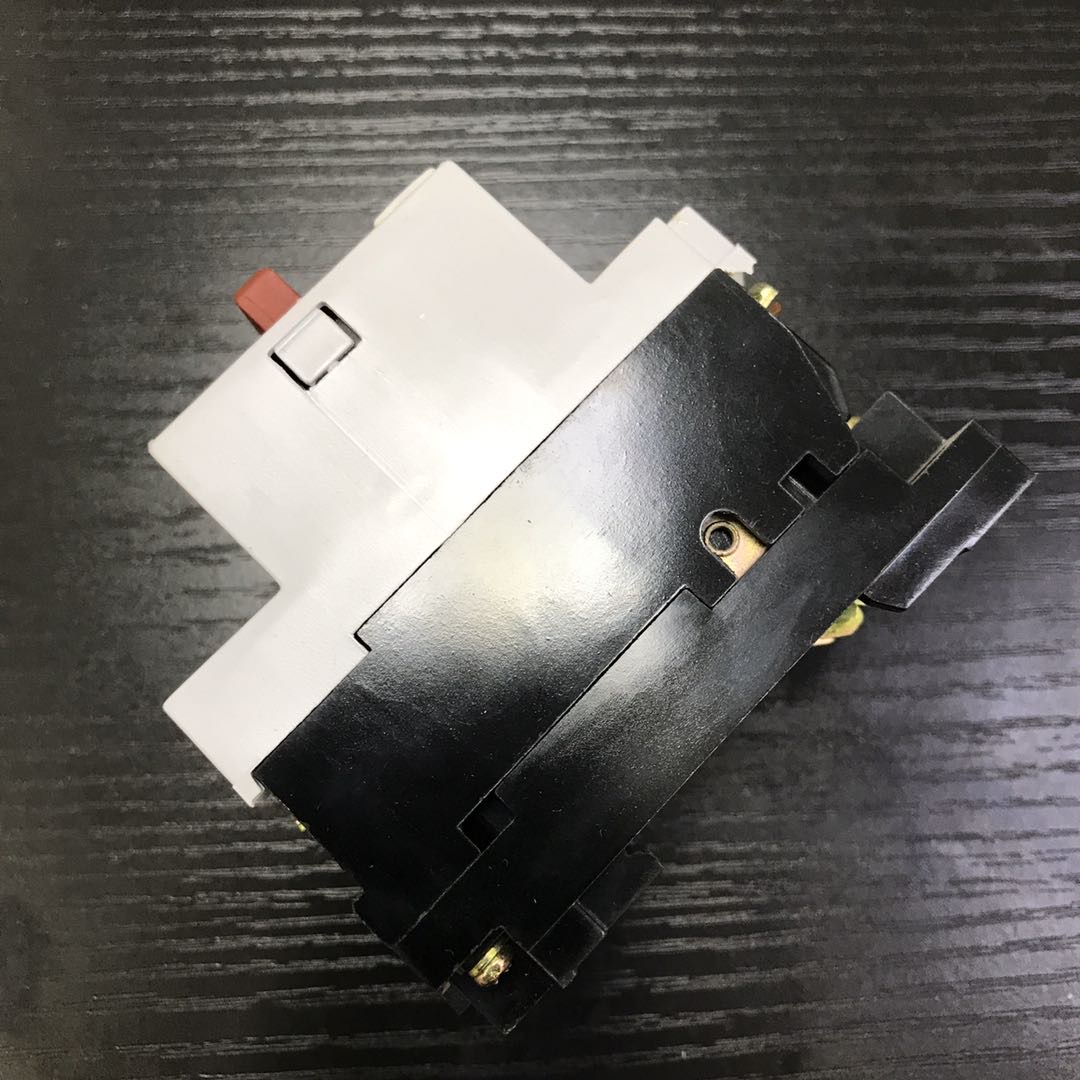 DZ108 series molded case circuit breaker motor protector details Picture