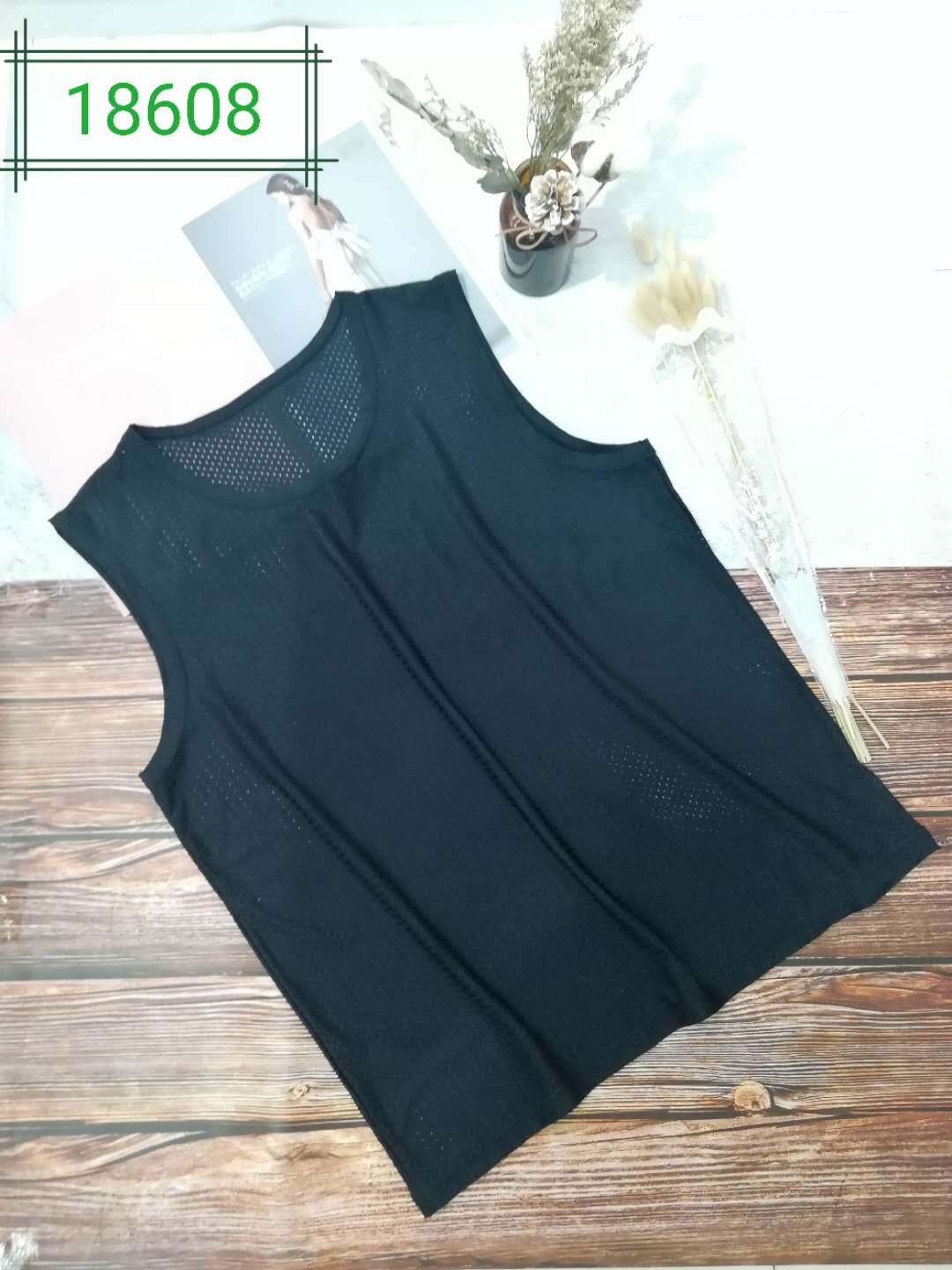 The sleeveless vest straps are simple, comfortable, breathable and ultra-thin thumbnail