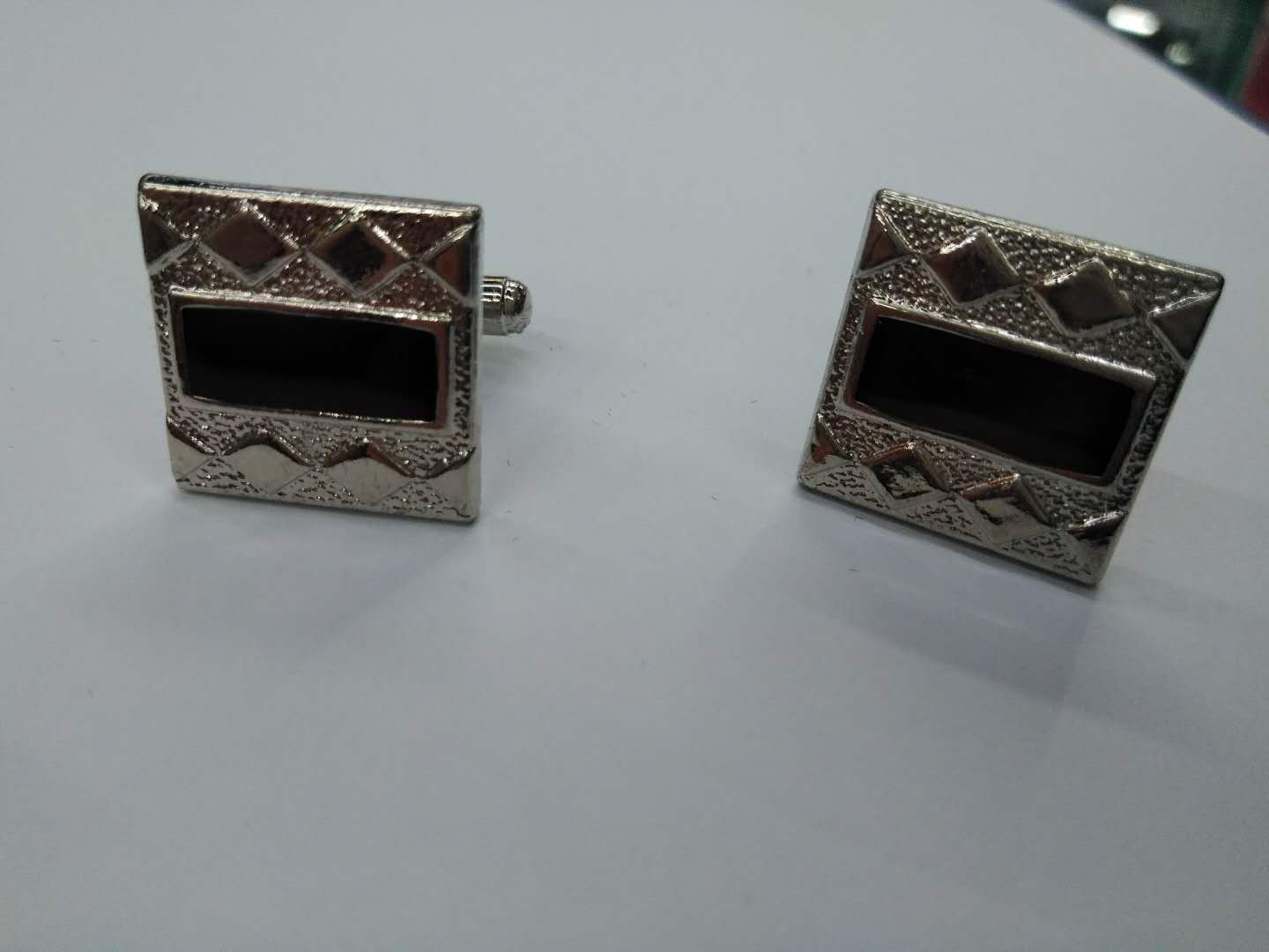 Direct sales of high-end suit metal cufflinks, custom-made cufflinks and buttons, factory production