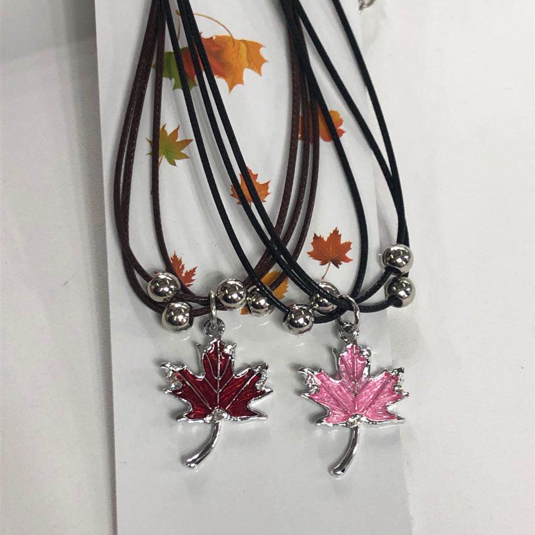 Maple leaf alloy pendant necklace is a fashionable, high-end, versatile, anti-allergy, elegant, eco-friendly and popular online jewelry