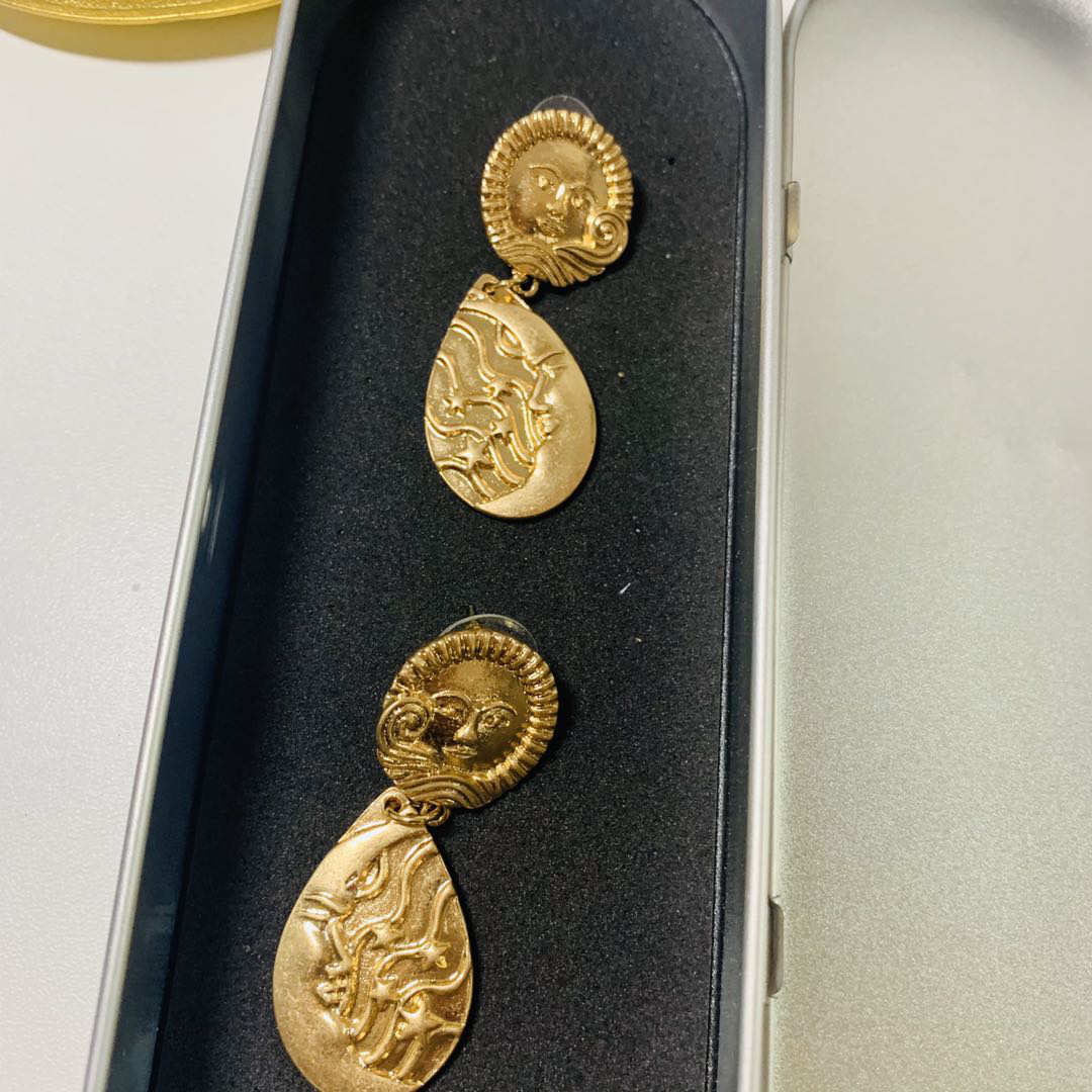 Earrings Alloy Material Gold European And American Style Retro Temperament Simple Everything With Gold Irregular Exaggerated Earrings Earrings details Picture