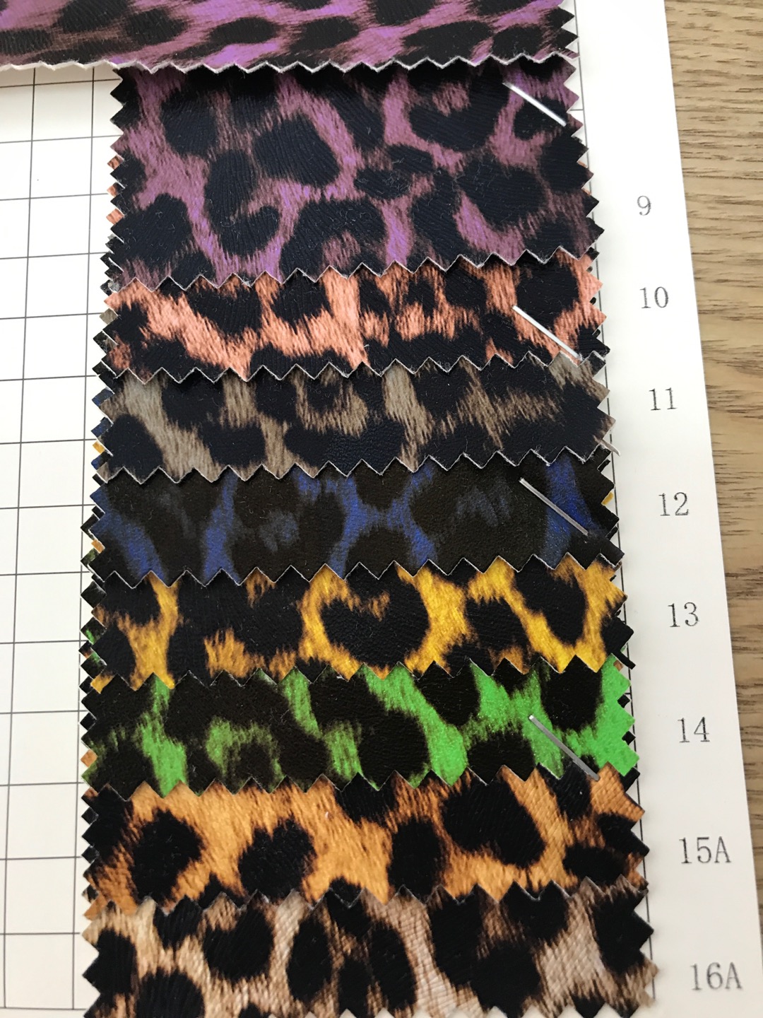 Manufacturers direct sales of new PU Jinqianbao spot high school low-grade luggage sofa shoe material fabric Specification drawing