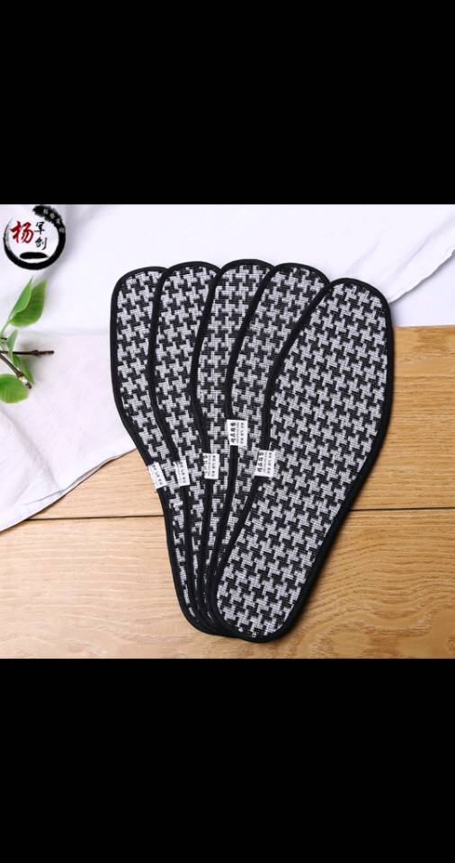 The manufacturer supplies deodorizing, sweat-absorbing, breathable insoles for both men and women, as well as foot protection and fragrance retention insoles