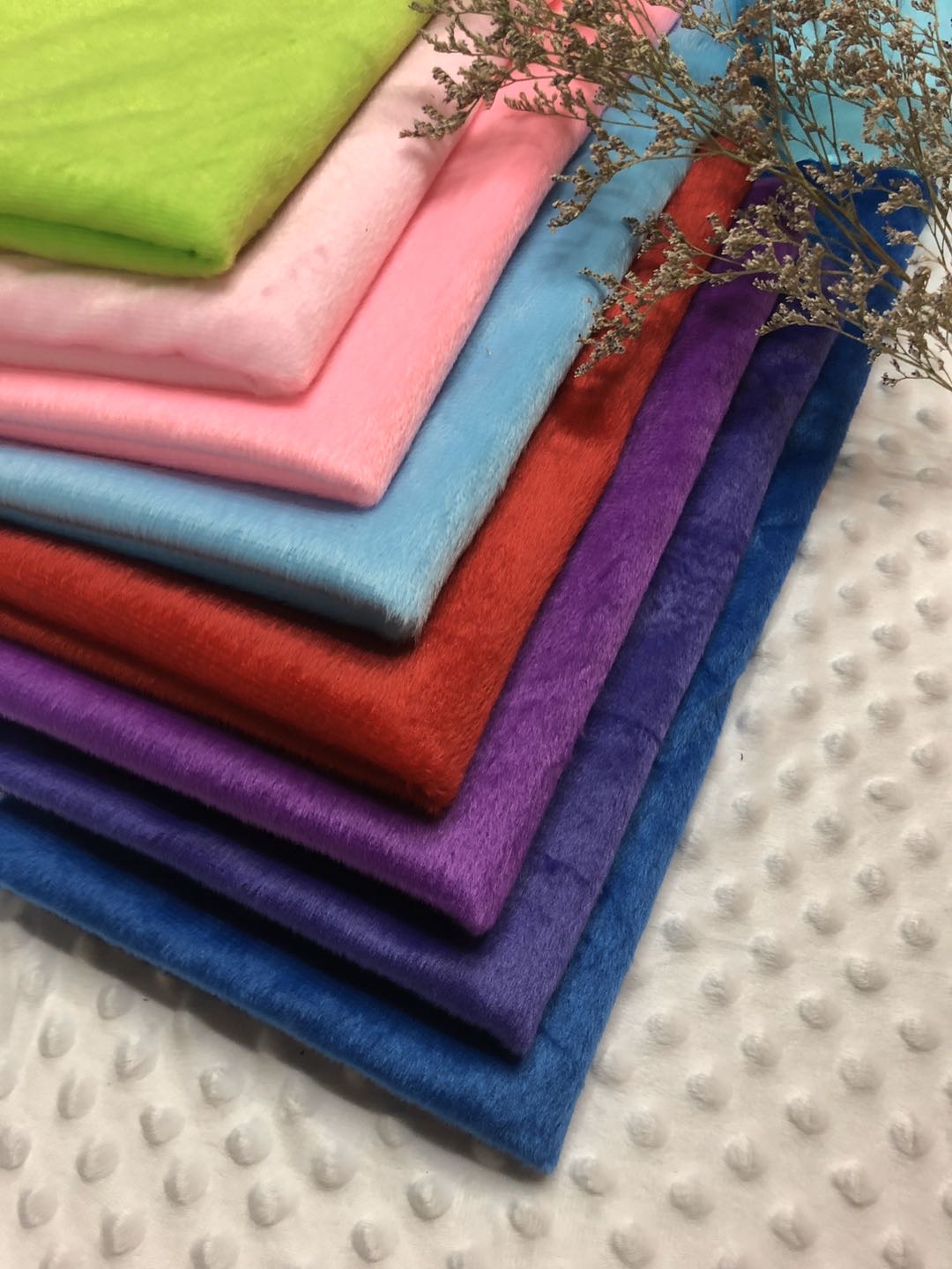 Factory direct sales of solid single-color velvet and fine velvet textured fabric. New products of the season available for wholesale or retail Specification image