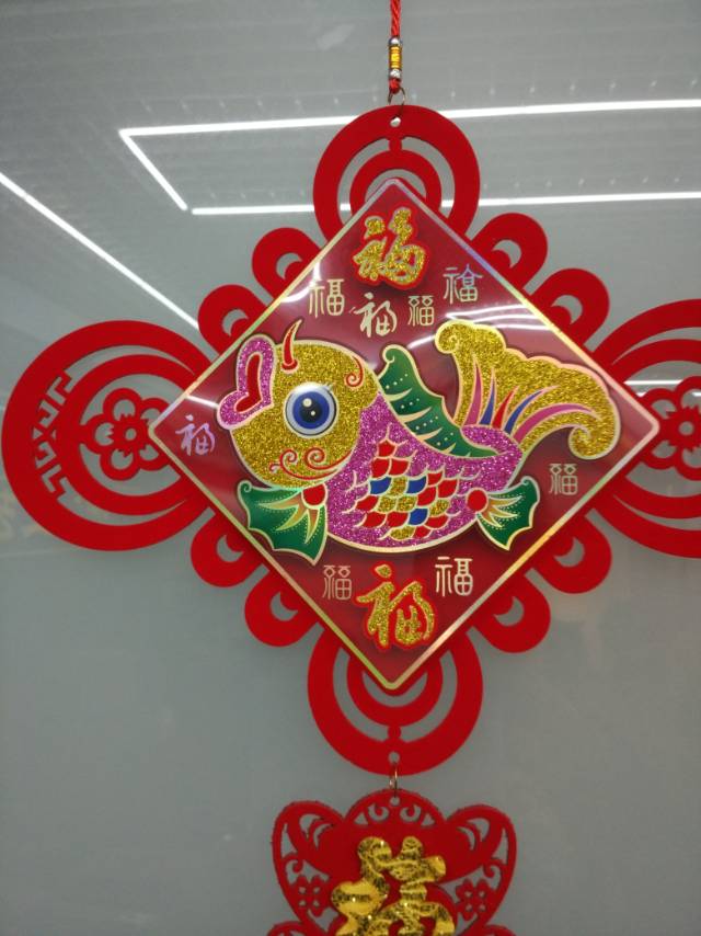 Flocked hollowed-out "Fu" character pendants, Spring Festival decorative hollowed-out handicrafts, festive and festival supplies Specification image