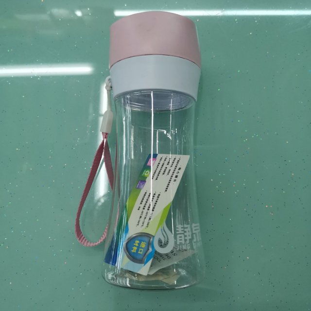 18a52塑料随手杯便携运动家用简约潮流男女学生可爱耐摔杯子儿童带吸管。图
