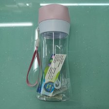 18a52塑料随手杯便携运动家用简约潮流男女学生可爱耐摔杯子儿童带吸管。