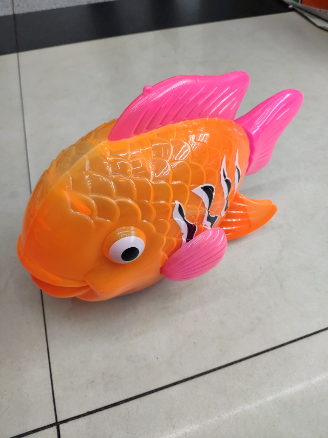 塑料电动有声发光鱼玩具