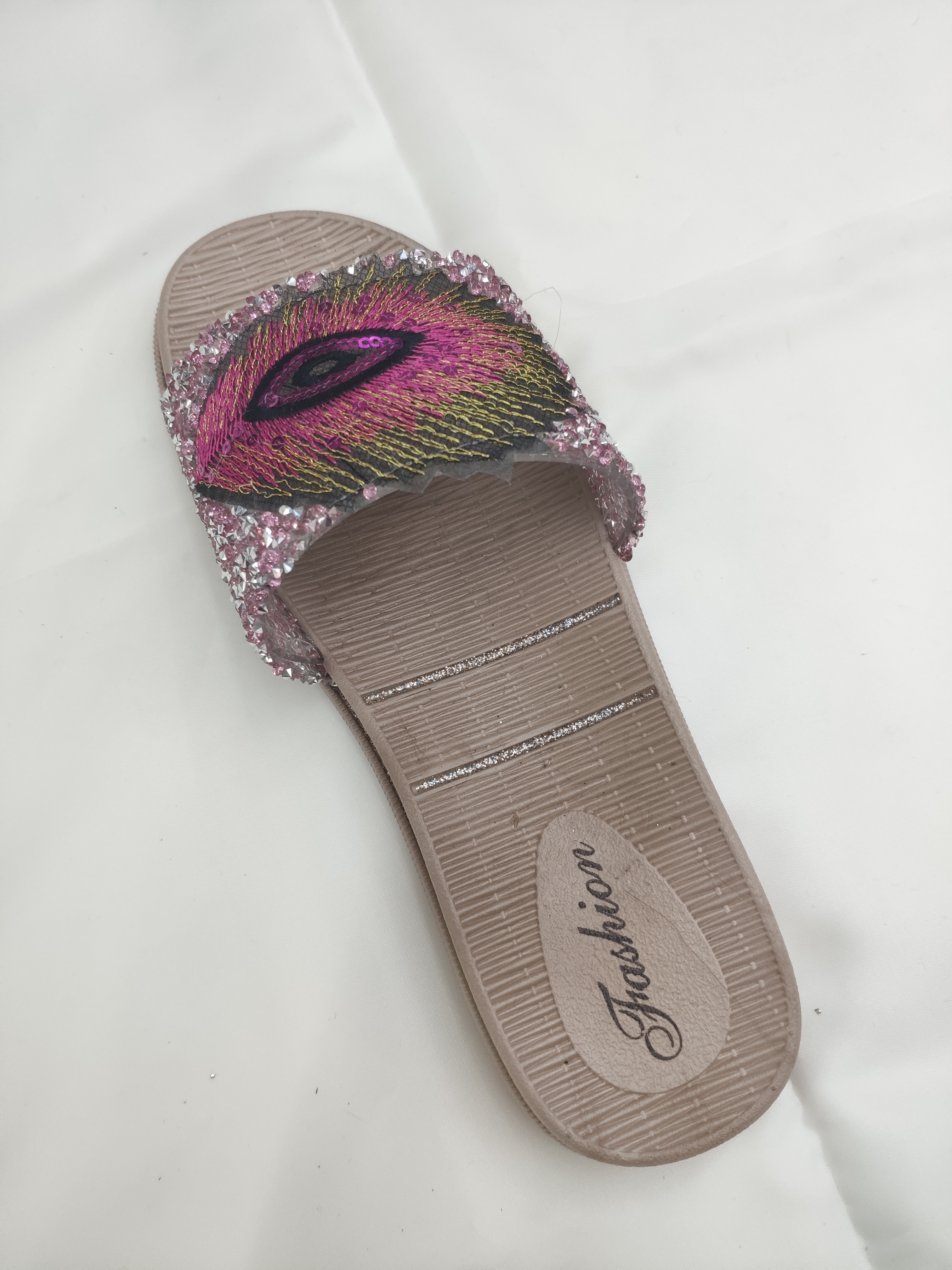 Summer women's flip-flops can be worn over fashionable peacock tail feather sequined flat sandals Specification image