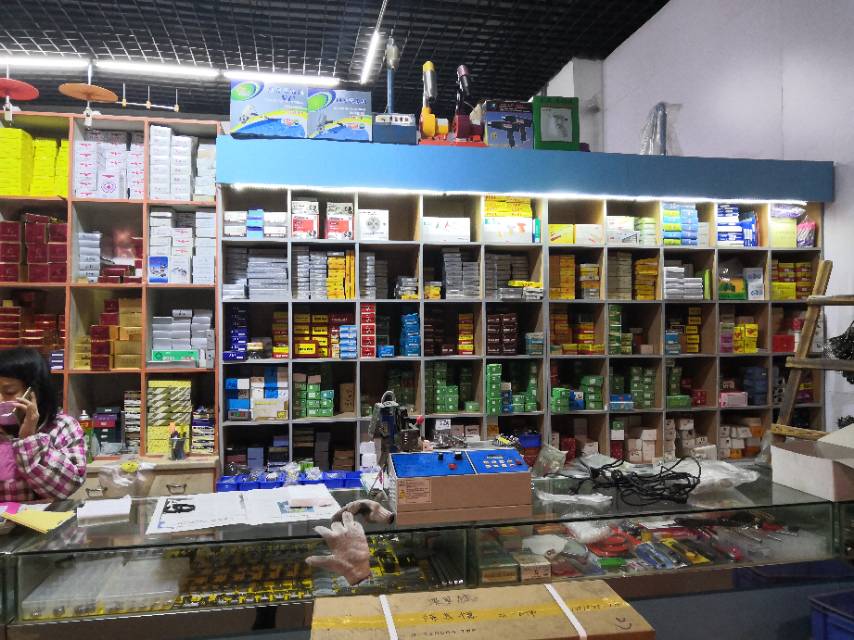 Baoni Sewing Equipment Store describe pic - 1
