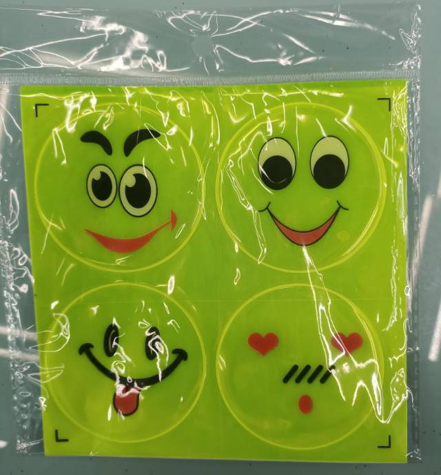 中号反光笑脸学生背包衣服安全提示贴纸、汽车自行车反光贴纸加厚加胶型FG1414