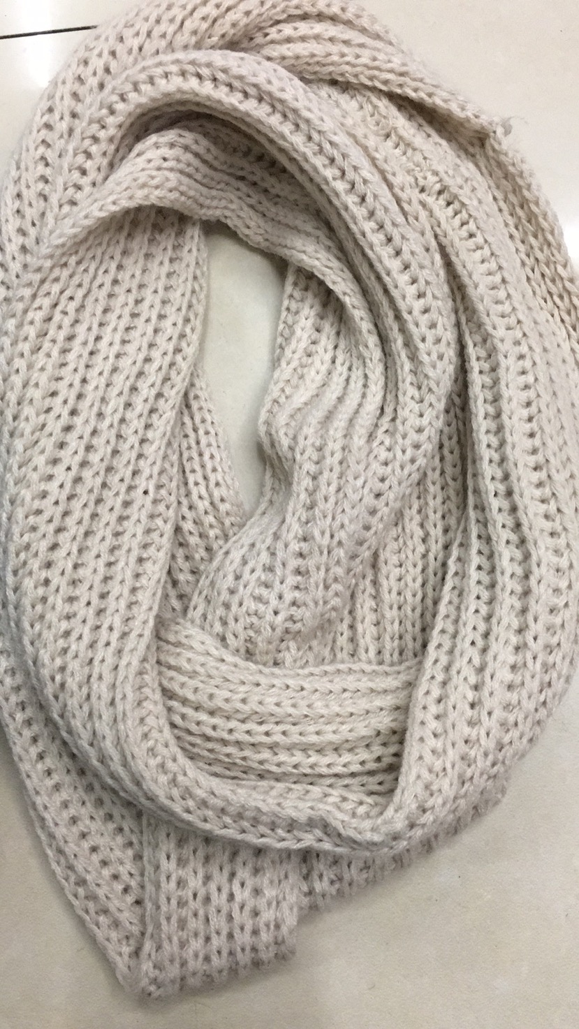 Women's Fashion Trend With Warm Solid Color Acrylic Knit Neck details Picture