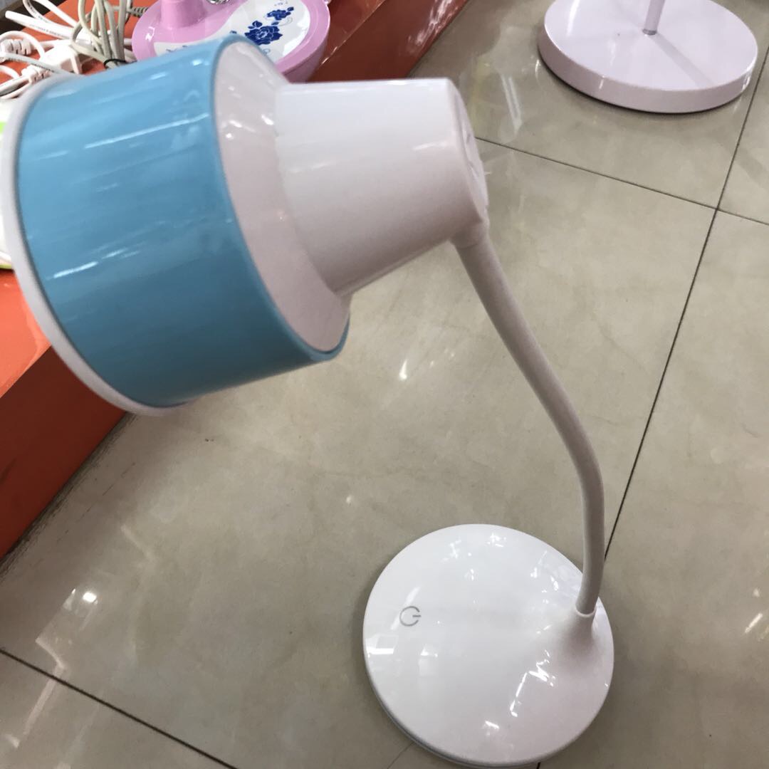 The small sky-blue desk lamp is cute and romantic, suitable for male and female students and white-collar workers details Picture