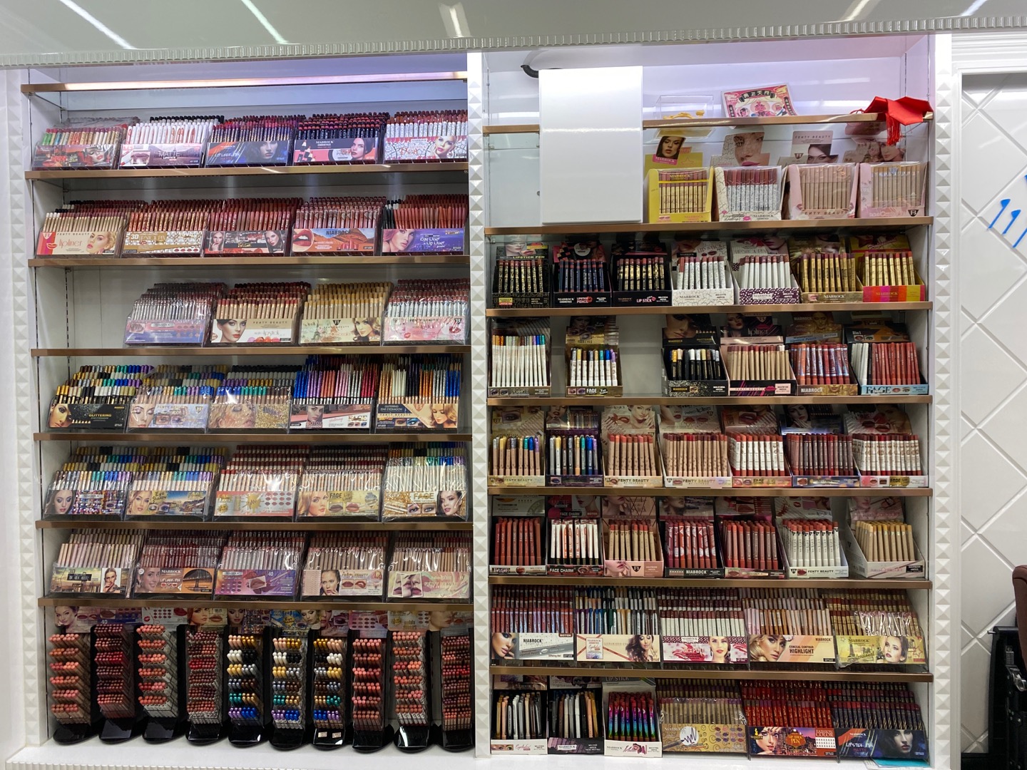 Sanjun Cosmetics Store describe pic - 1