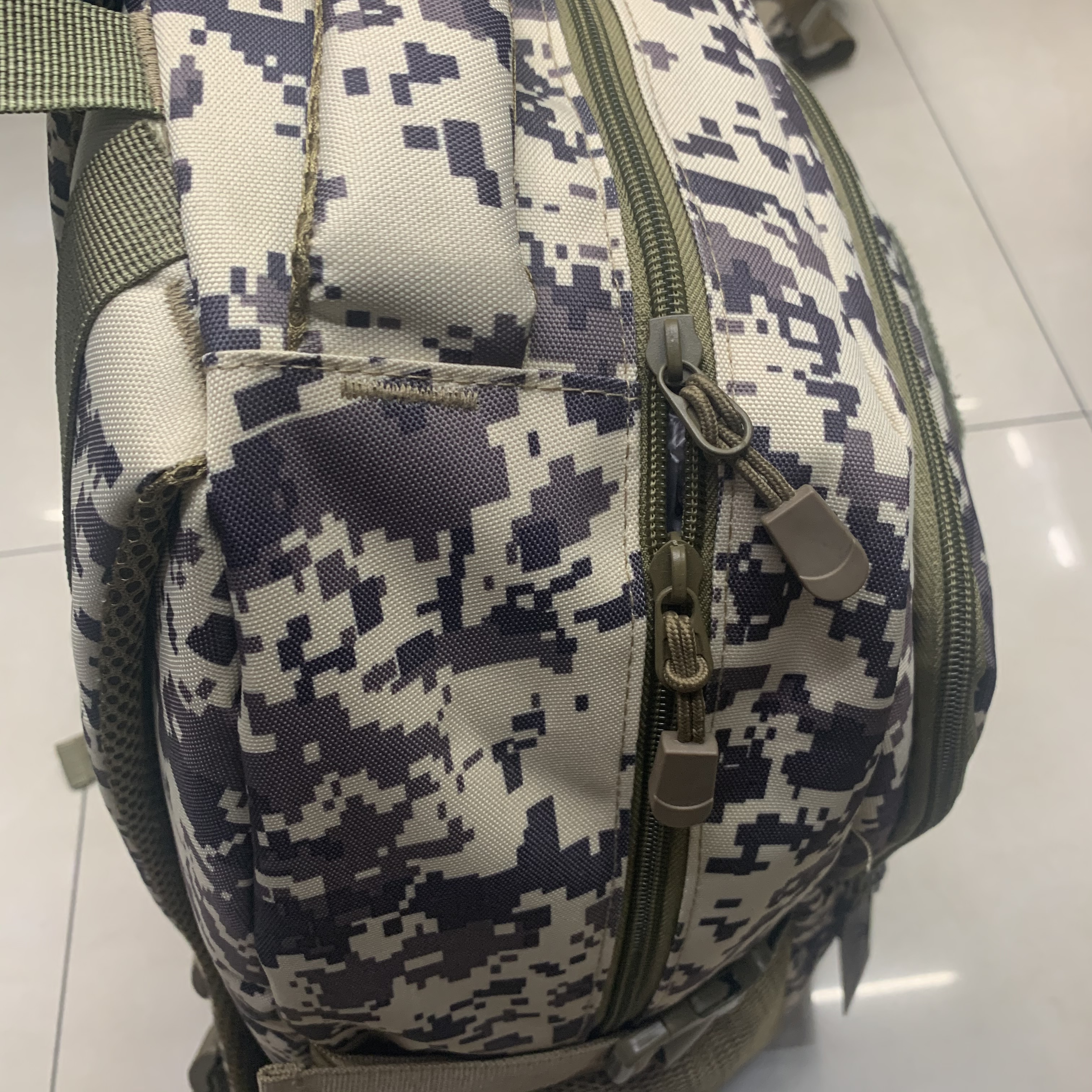 双肩包男登山包多功能防水迷彩骑行三级包旅行包户外战术包细节图