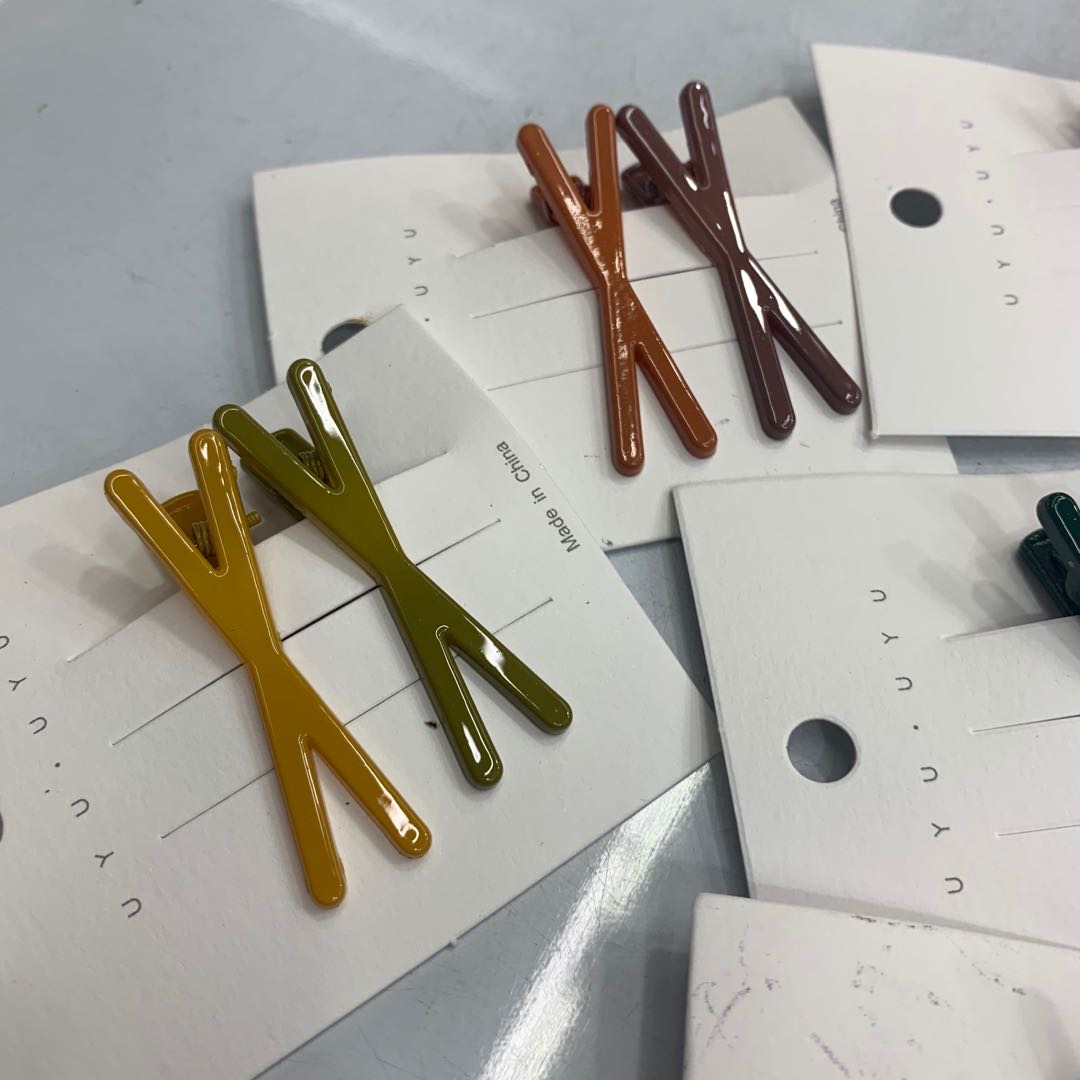 New versatile candy-colored X-shaped duckbill clip and sweet color-blocking fringe clip details Picture