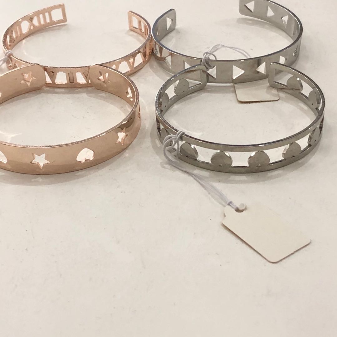 Factory direct sales of European and American fashionable hollowed-out bracelets details Picture