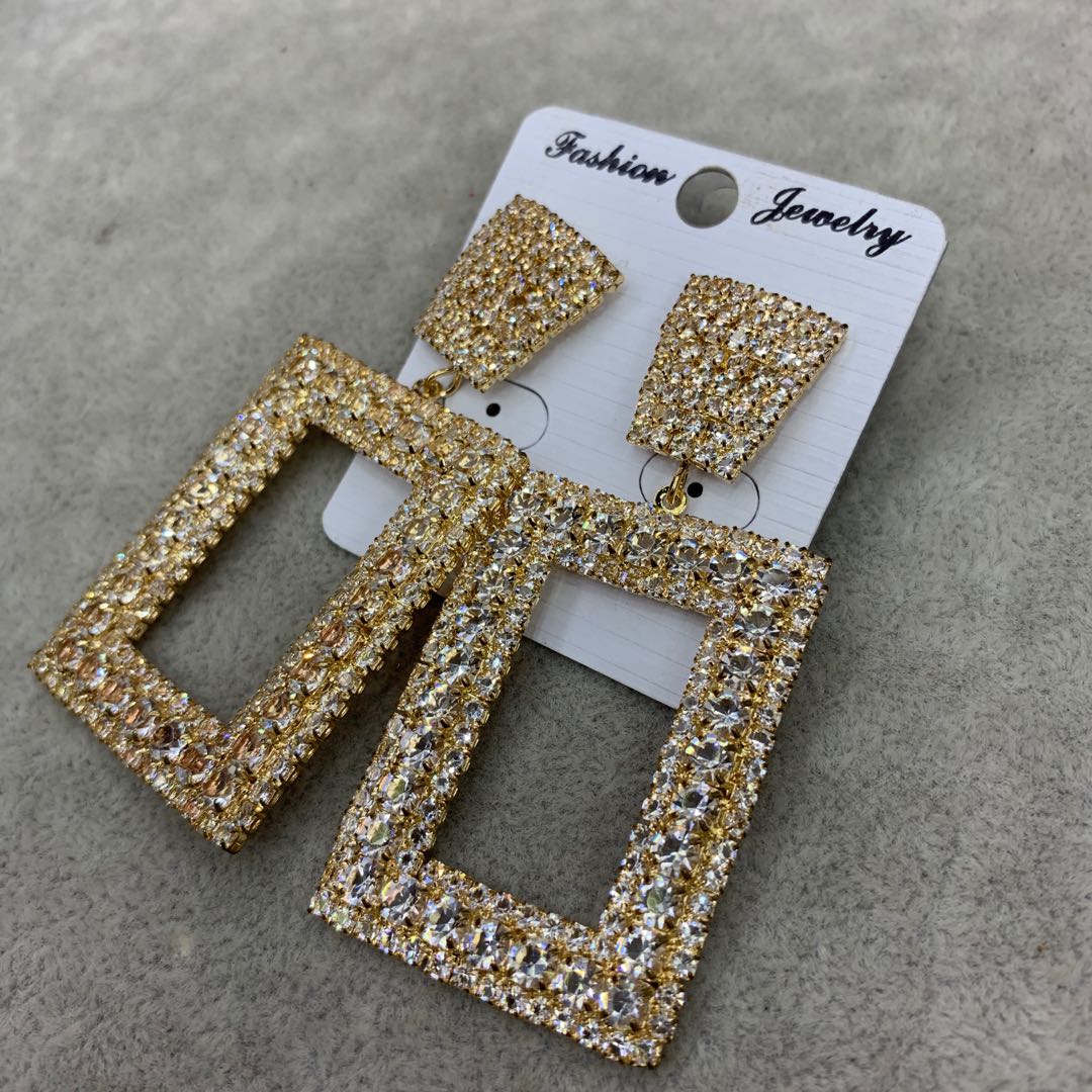 Square diamond-encrusted earrings, trendy and versatile earrings for elegant brides Specification image