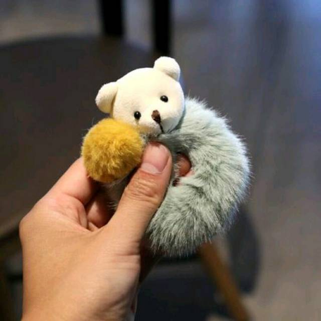 A beautiful and elegant Korean Internet celebrity's simple hair tie with a teddy bear plush hair band on Instagram Specification image