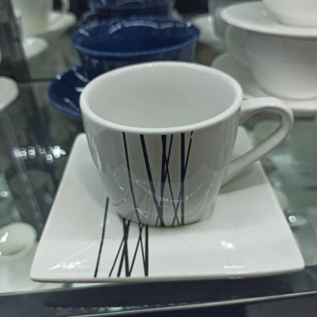 咖啡杯陶瓷白色一杯一碟带条纹