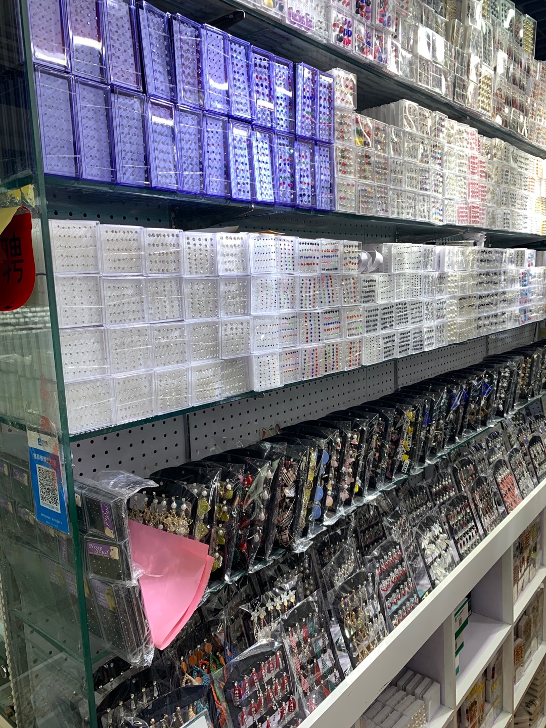 Beauty accessories describe pic - 1