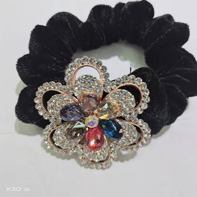 Multicolor alloy zircon cloth ring display