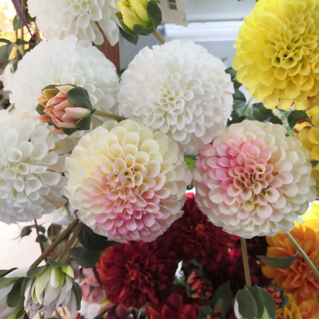 Yiwu good goods flower bouquet fake flower decoration living room flower simulation flower decoration flower vase arrangement
