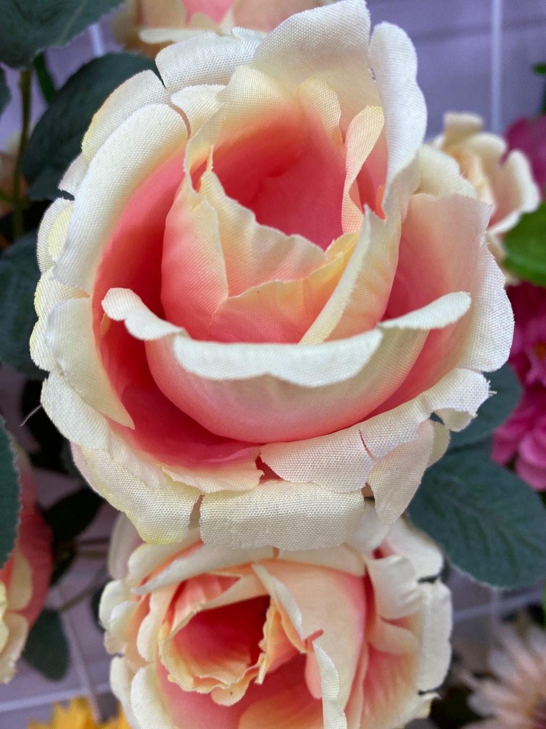 Factory direct sales: Nine-headed rose fabric available in multiple colors Specification image
