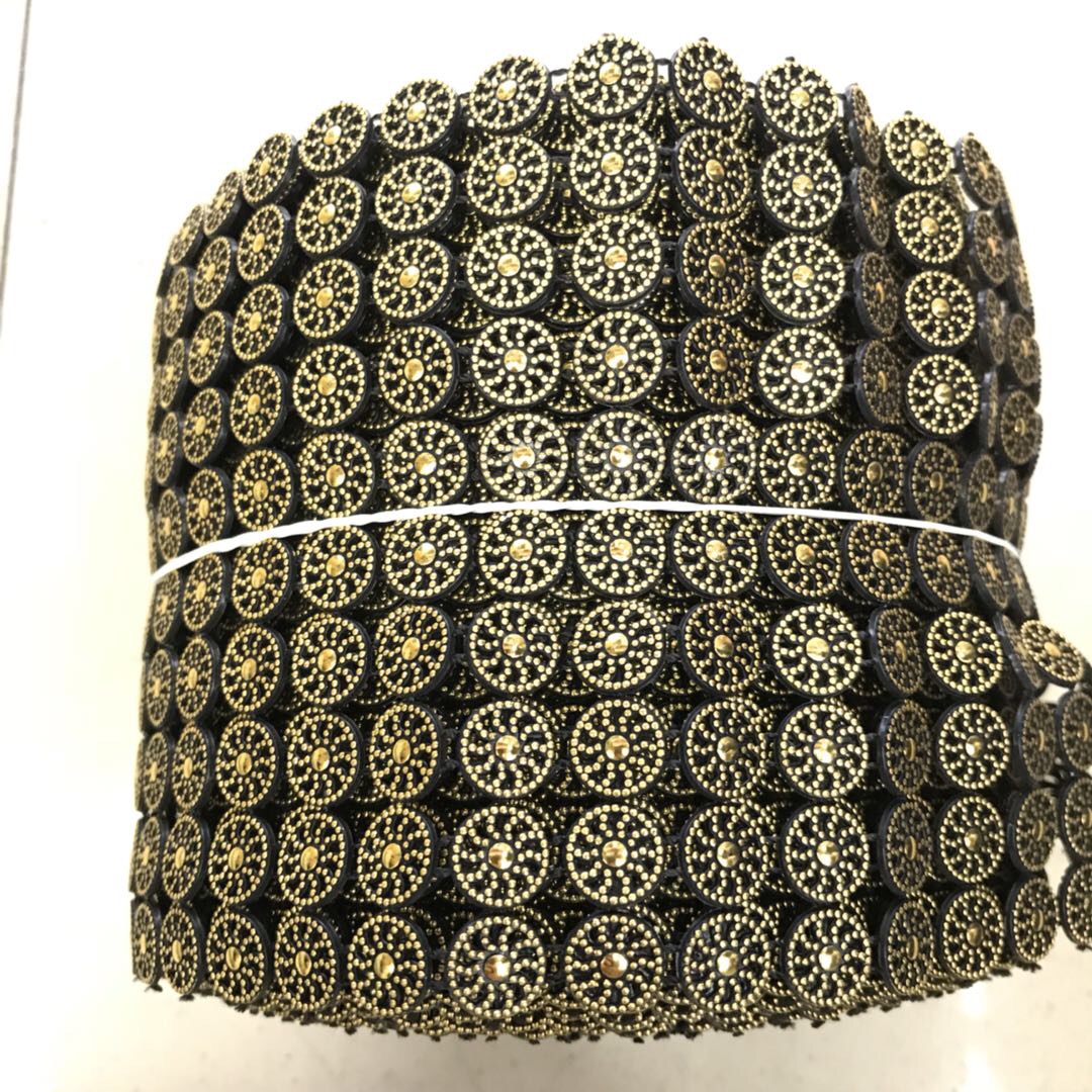 The newly printed shiny pattern of the golden circular wavy clothing accessory design
