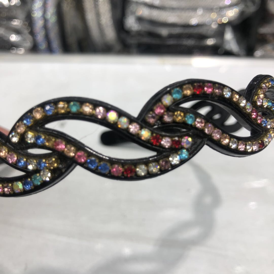 سيدة الموضة الكورية لديها غطاء شعر Specification image