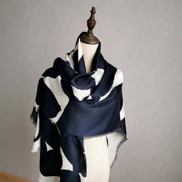A large blue and white dual-color scarf, silk scarf and shawl for both use