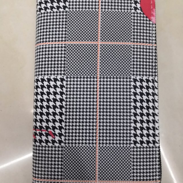 White checkered bag, spotted bag, black and white wallet, coin purse details Picture