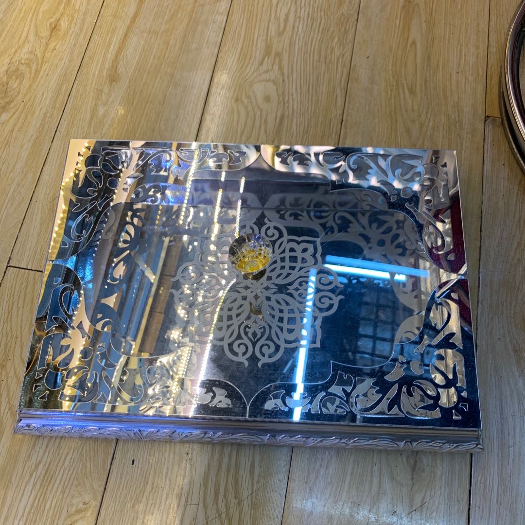 Silver Tray With Cover Storage Box Crystal Cover Hollow-Out Pattern Three-Dimensional Carving Large Space Storage details Picture