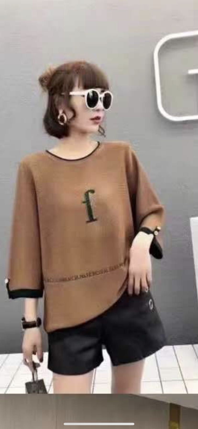 A popular female mid-sleeved T-shirt with a round neck in Korean style details Picture