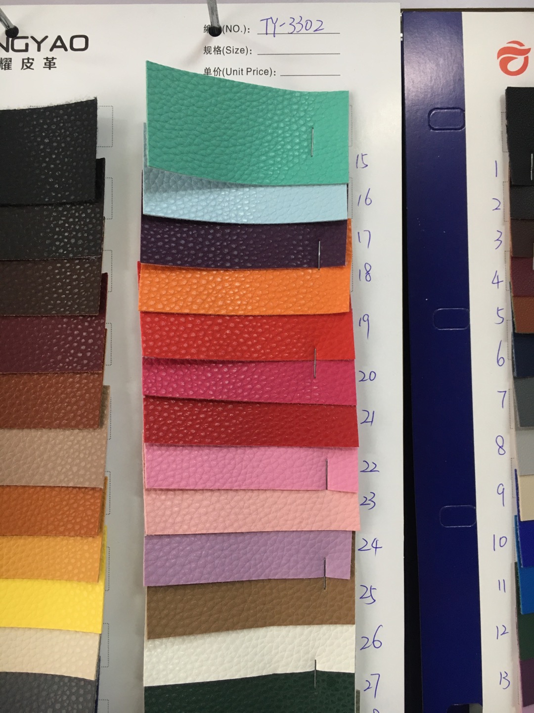 厂家直销20年新款pvc箱包材料 装饰革产品图