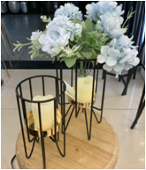 The combination of matte black and French gold is composed of a simple candlestick made up of special lines details Picture
