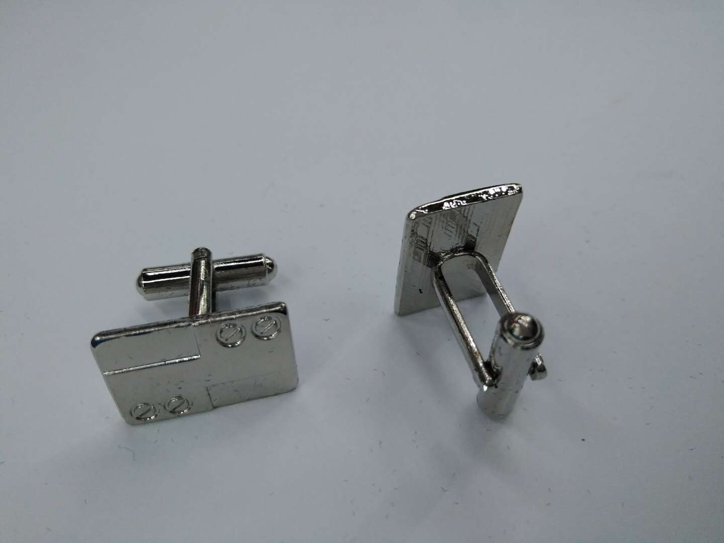 This is a simple European and American style cufflink with alloy electroplated metal Specification image