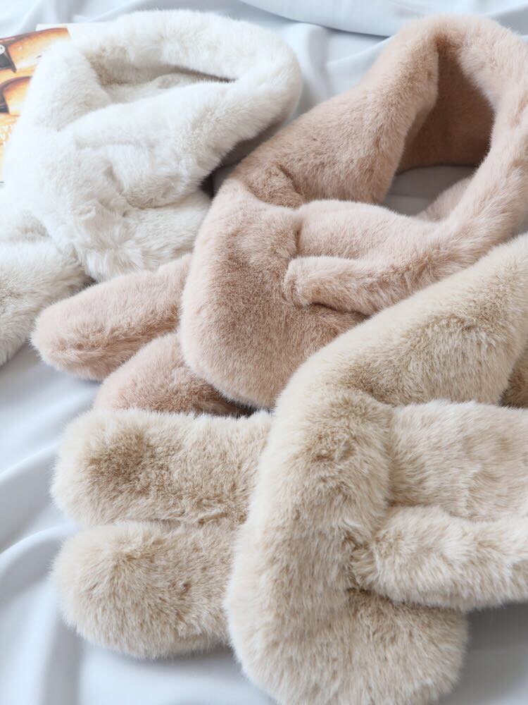 Women's Fashion Trend Casual Autumn And Winter Must-Have Ultra Soft Everything Simple Warm Imitation Fur Bib Scarf details Picture