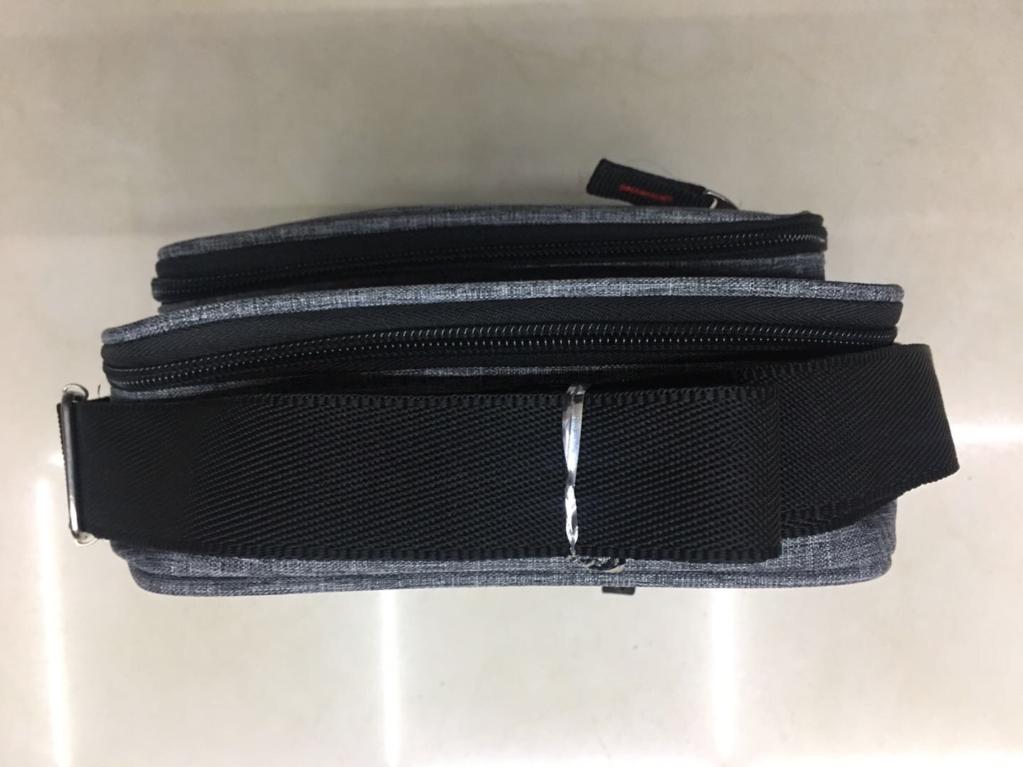 男女休闲包  斜挎包  户外运动包  
钱包产品图