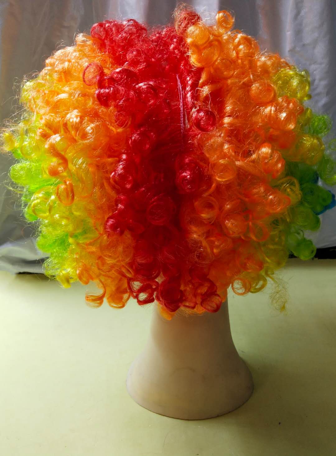 Colorful fan wigs, makeup balls, wigs, headwear, party performances, performance props, headwear Specification image