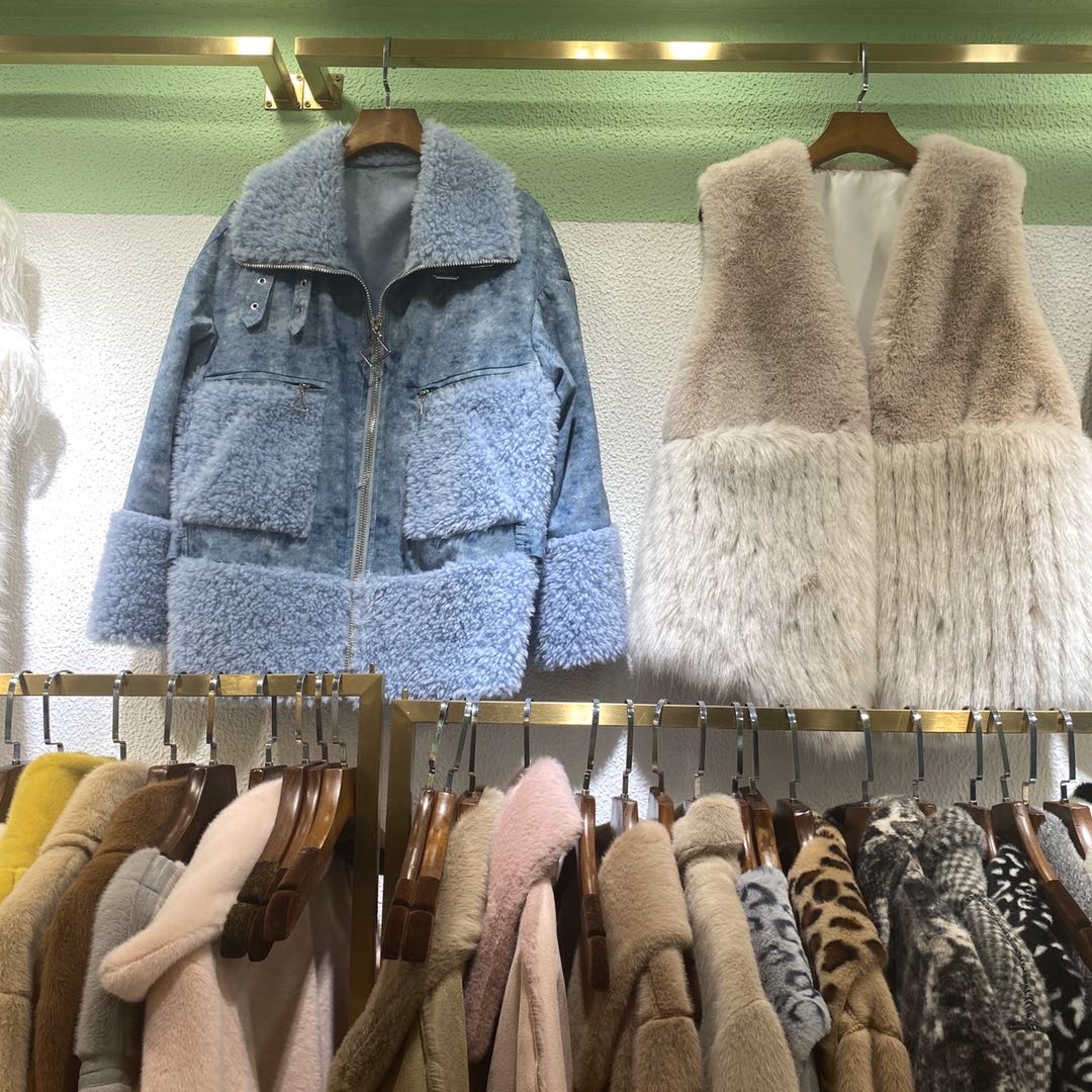 Maple Leaf Clothing Store 1 describe pic - 2