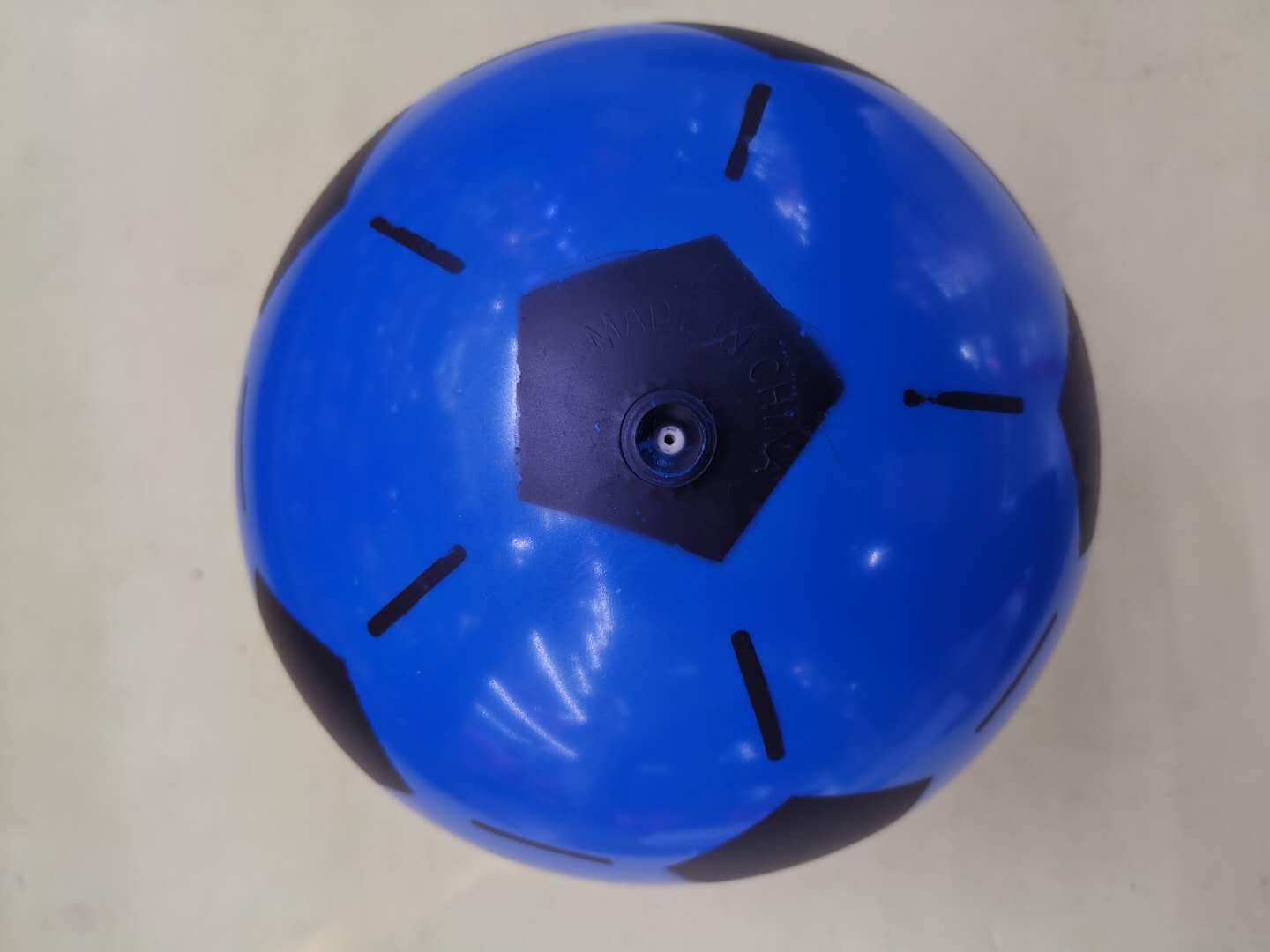 Kindergarten especial raqueta inflable bola de cuero juguetes para niños fútbol patrón a prueba de explosiones engrosado 9 "fútbol pintado