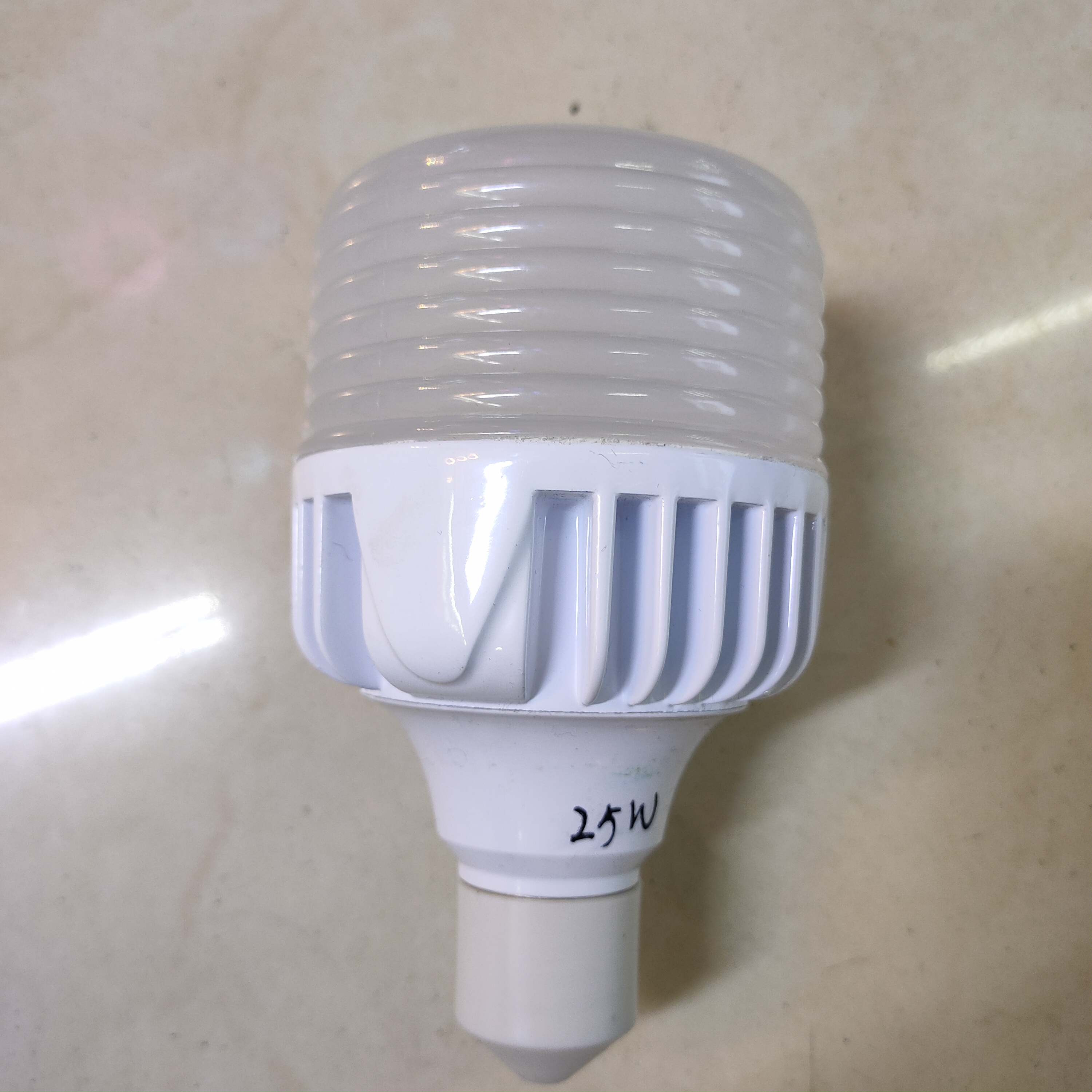 led球泡灯高富帅球泡灯厂家直销led平头款灯泡家用室内照明节能灯