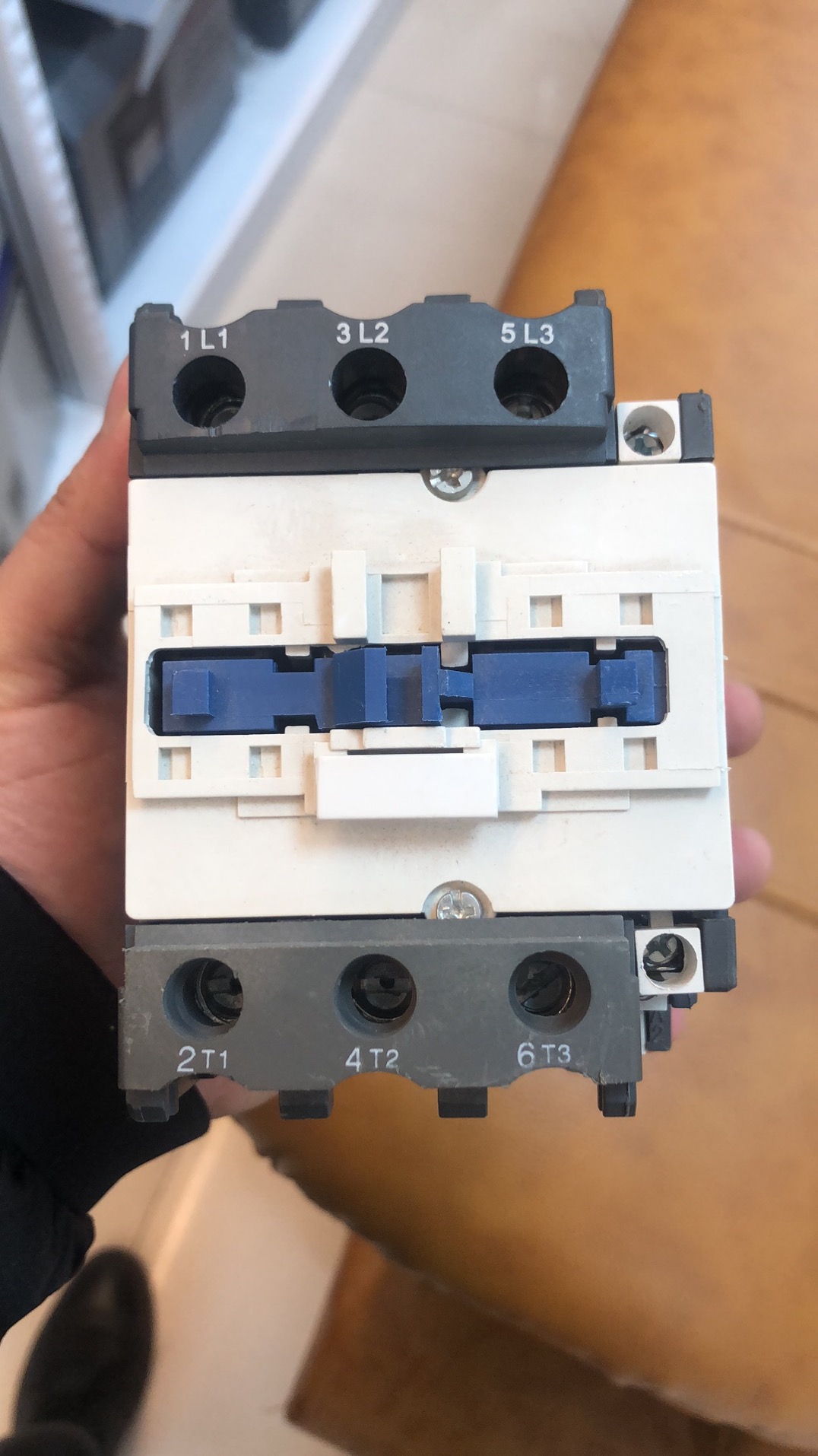 Ac contactor 220V AC contactor Specification image
