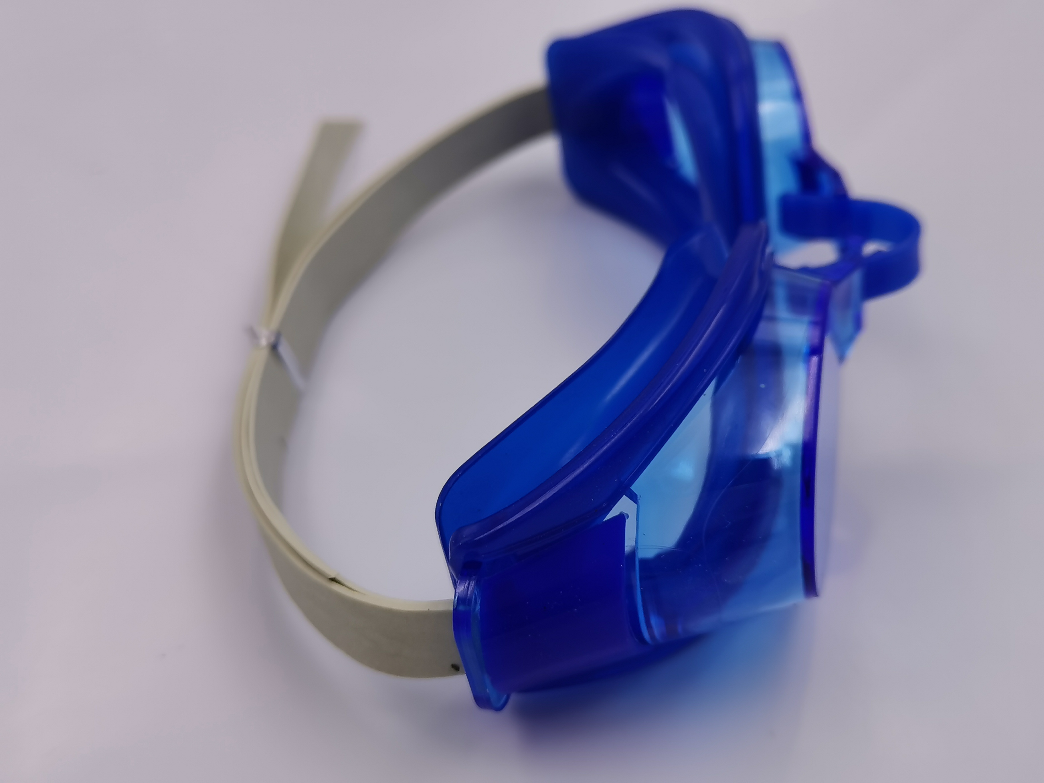 Swimming goggles with suction card packaging, swimming goggles with silicone headband, regular swimming goggles details Picture